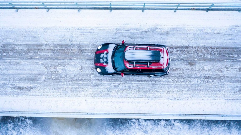 MINI driving in snow