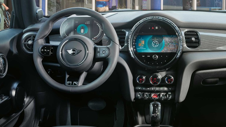 MINI Hatch 3 portes – cockpit – packs confort et technologie