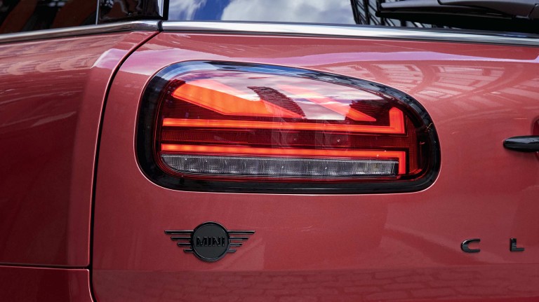 MINI Clubman – rouge et noir – feux arrière à LED Union Jack